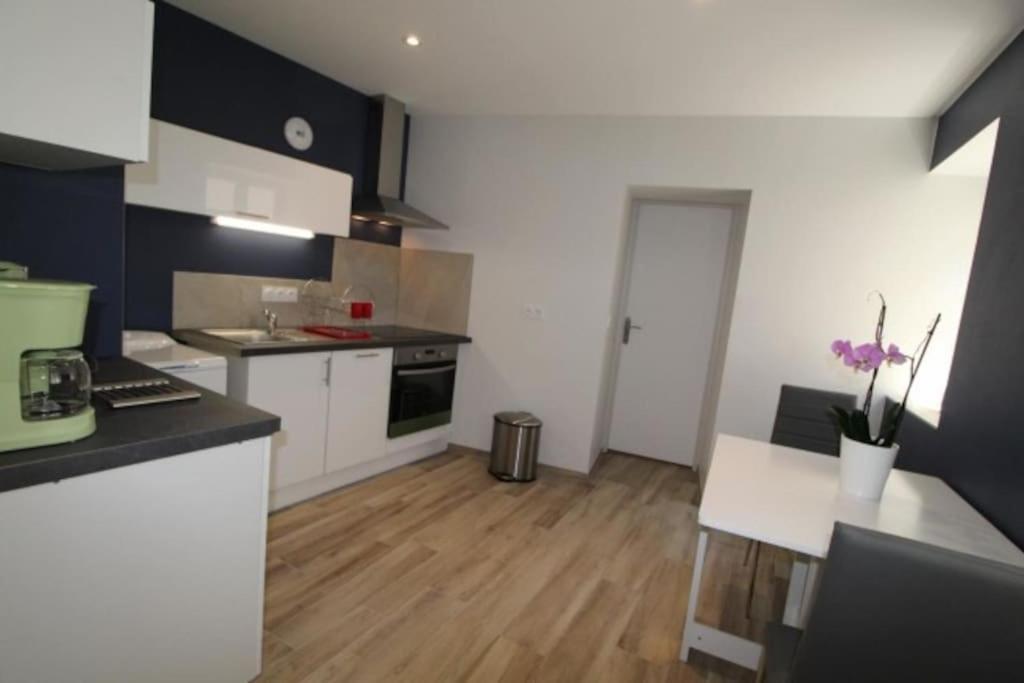 Petit Appartement Confortable Châteaubourg Extérieur photo